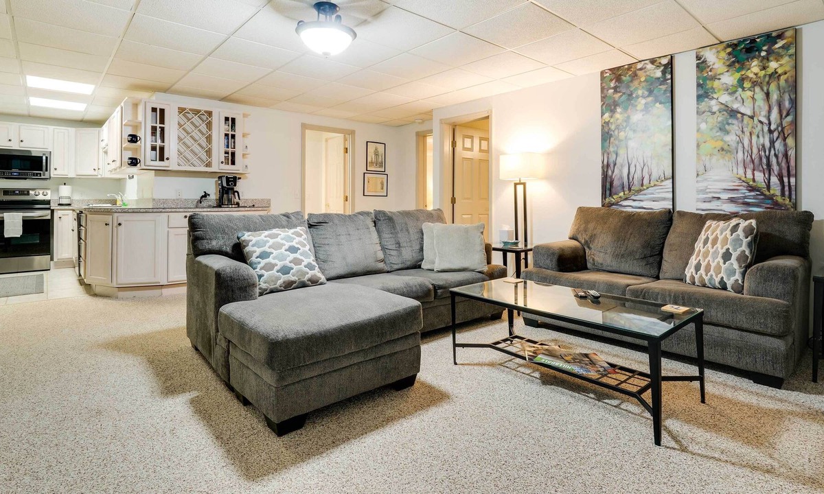 Hillsdale House | Hillsdale Townhome Rental ~ 1 Mi to College!