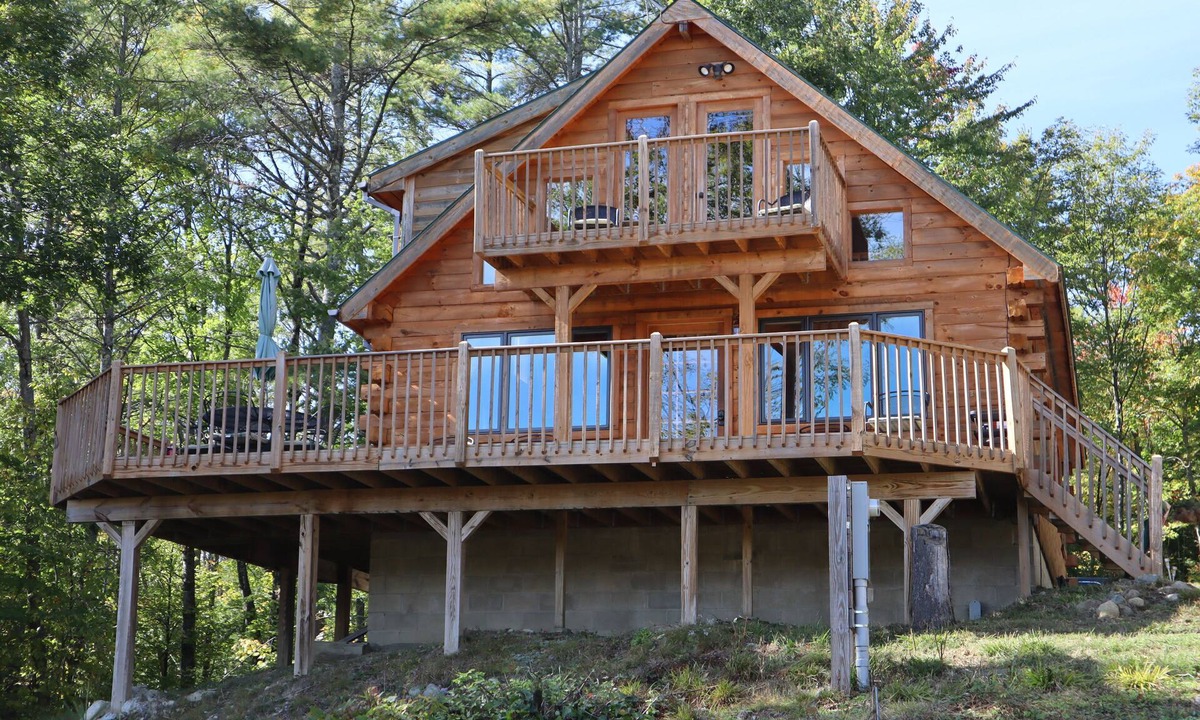 Schroon Lake Cabin | Hillside ADK Log Cabin with beautiful Schroon Lake views - 5 minutes to village!