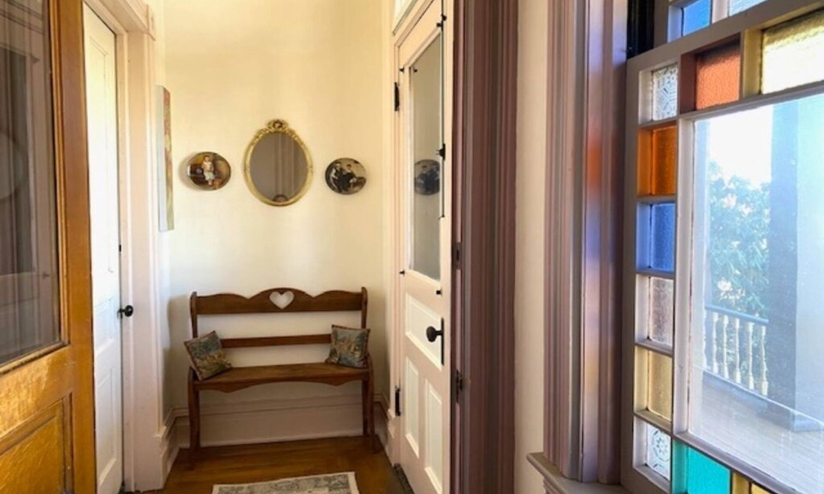 St. Marys House | Historic 1884 Victorian Downstairs Unit. Walk to everything! Close to elk!