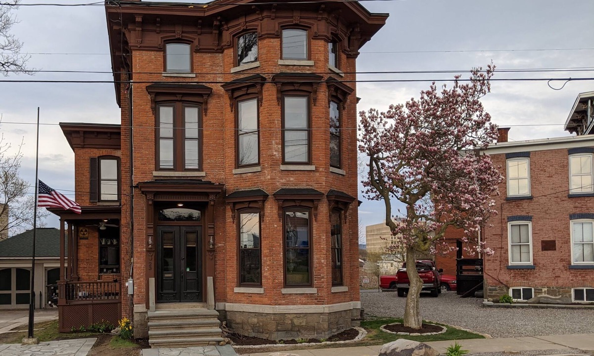 Utica House | Historic Building/Downtown Utica walk to Genesee Street 3
