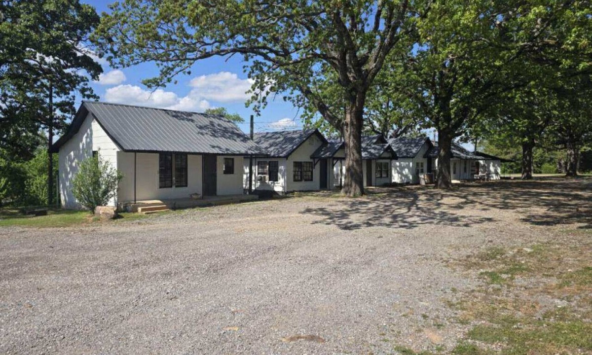 Cookson Cabin | Historic Cabin Retreat Near Lake Tenkiller - Escape 2 Cookson Resorts