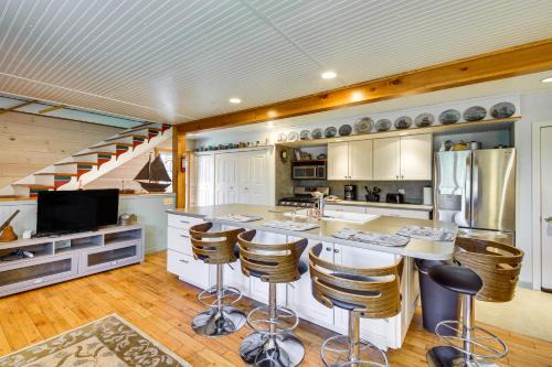 Friendship House | Historic Friendship Boat House Near Back River!