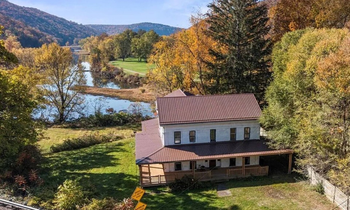 Tionesta House | Historic Hunter’s Haven, Waterfront Gem in Tionesta. Float, fish and relax here.