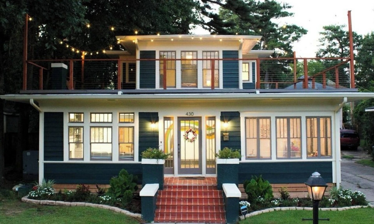 Highland Historic District House | Historic Luxe Modern 4/2 in Highland - Large Rooftop Balcony - Chefs Kitchen