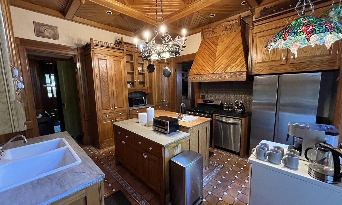 Erie House | Historic Streuber Mansion.