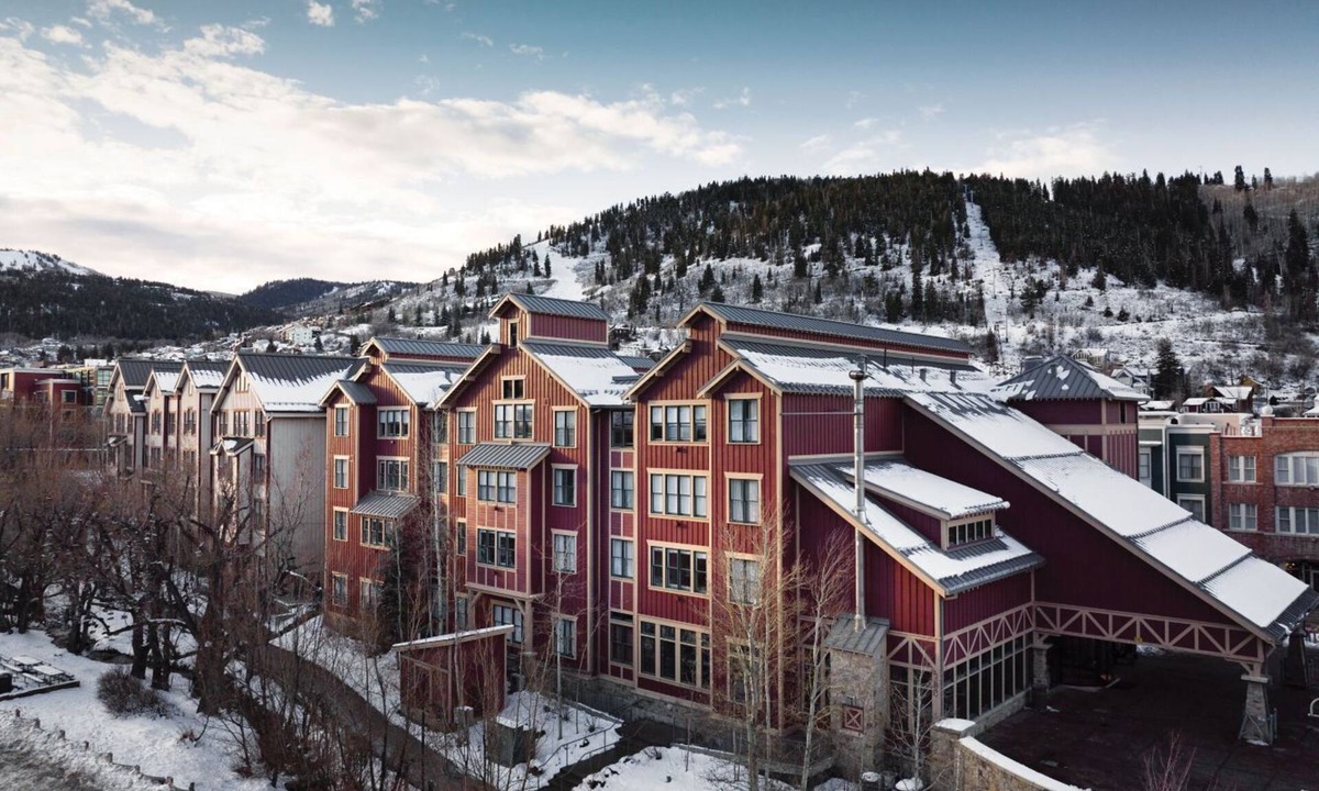 Deer Valley Hotel | Hit the Slopes from a Premium Park City resort! King beds, indoor/outdoor pool!