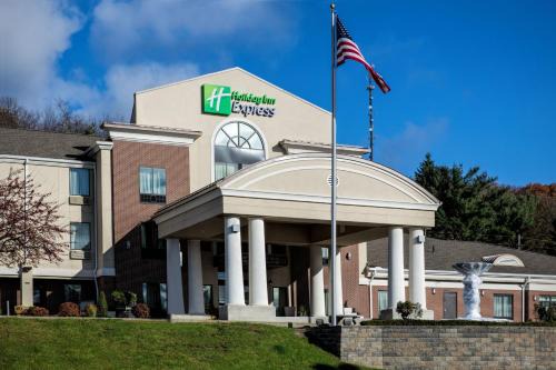 Fredericksburg Hotel | Holiday Inn Express Meadville (I-79 Exit 147a) by IHG