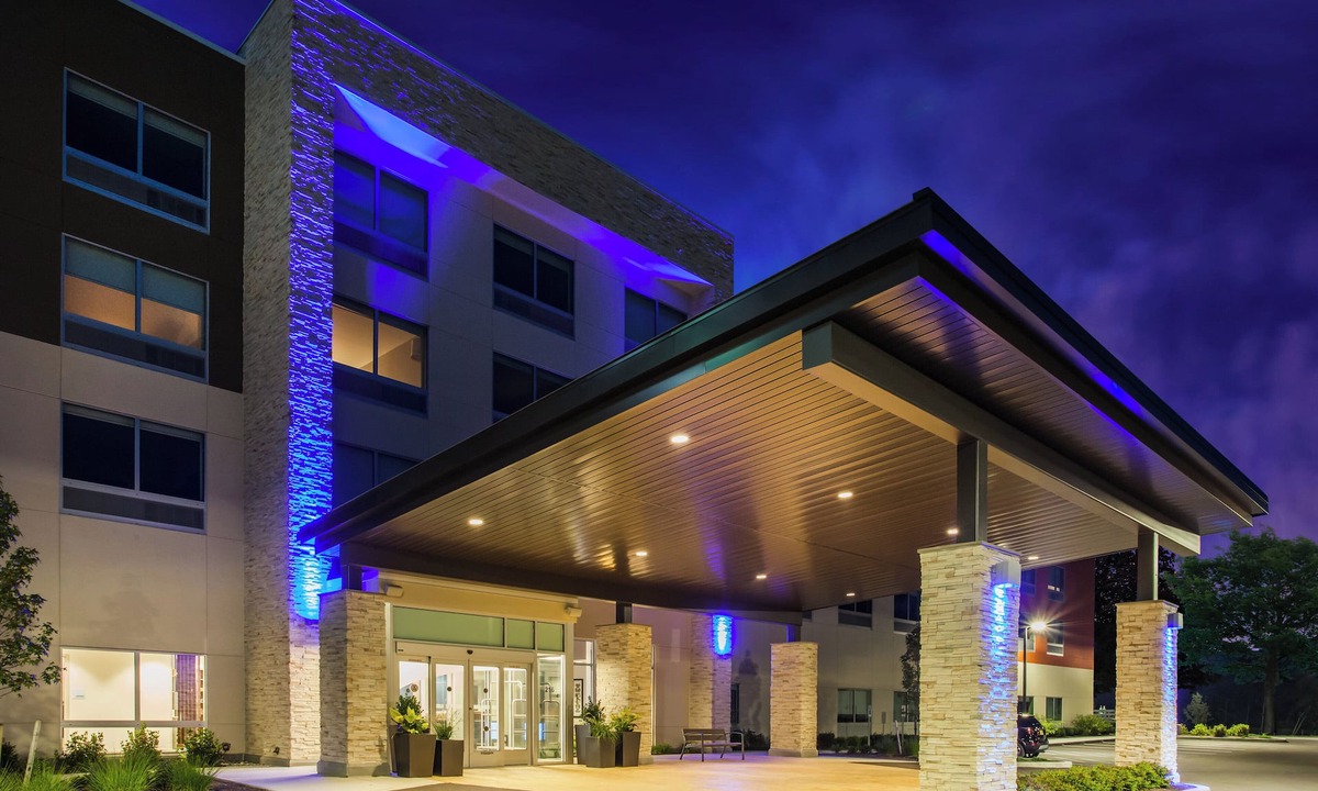 West Glens Falls Hotel | Holiday Inn Express Queensbury - Lake George Area by IHG