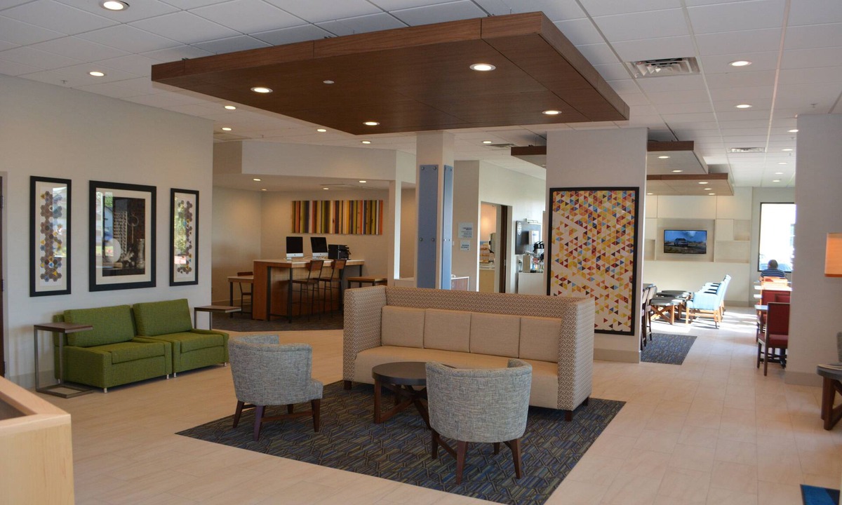 Waterville Hotel | Holiday Inn Express & Suites Waterville - North by IHG