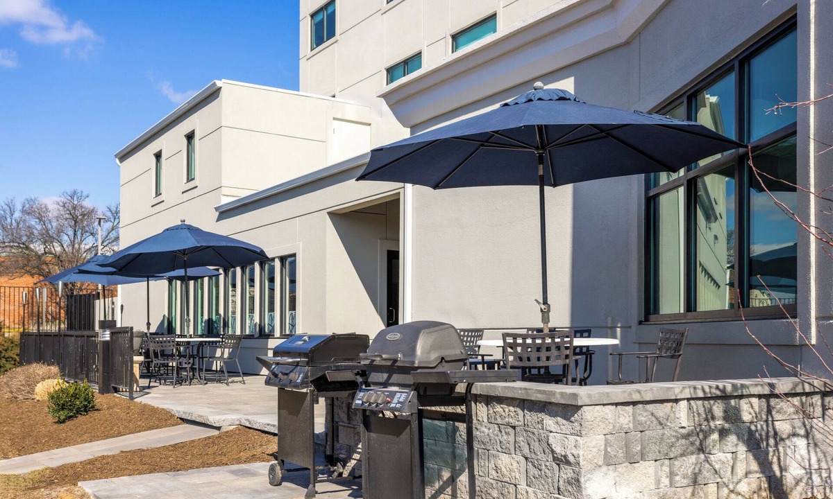 Leesburg Hotel | Holiday Inn Express & Suites Leesburg - Historic District by IHG