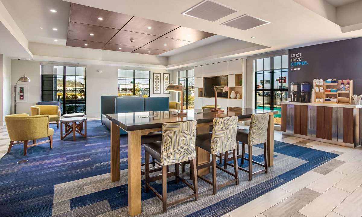 Tulsa Hotel | Holiday Inn Express & Suites Tulsa East - Catoosa by IHG