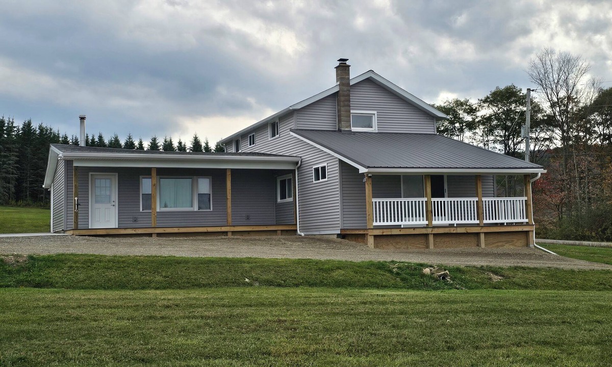 Scio House | Holly Hill Farm Mod/Rustic 3Bed, 3 Full Bath, Farm Home with Primary Bath Suite!