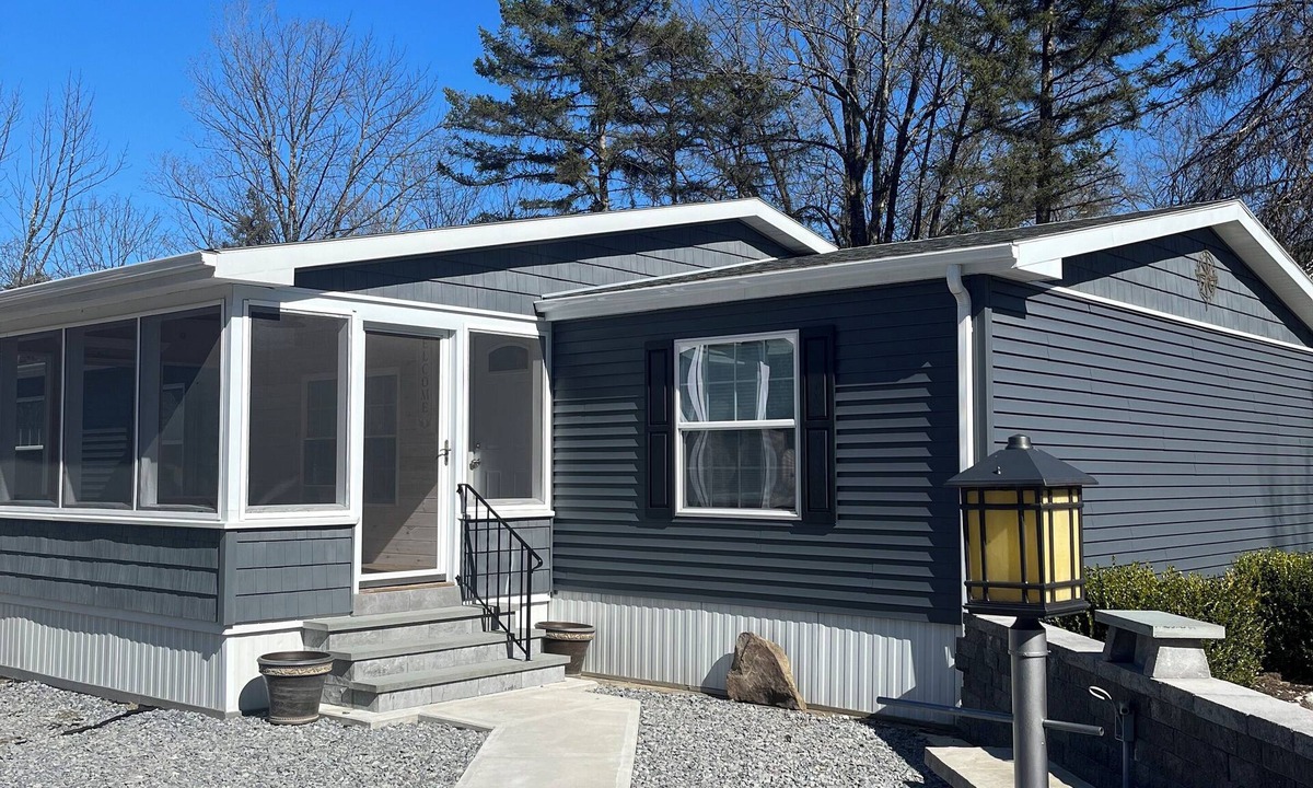 Greenfield Center House | Home 2 mins to Saratoga. Newly renovated & Pet friendly .