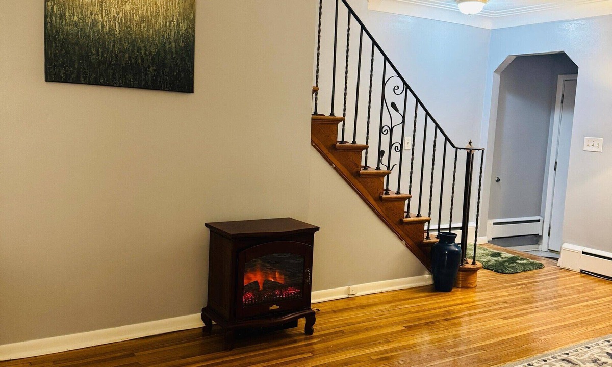 Amherst House | Home close to buffalo university and airport - Comfortable 3 bedroom house