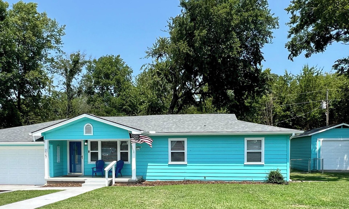 Tia Juana House | Home in Disney - Ride Directly to Trails, 1/2 mile to Marina & Boat Ramp
