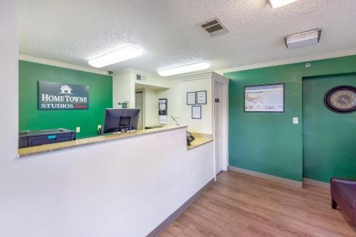 Far North Dallas Hotel | HomeTowne Studios by Red Roof Dallas - North Addison - Tollway