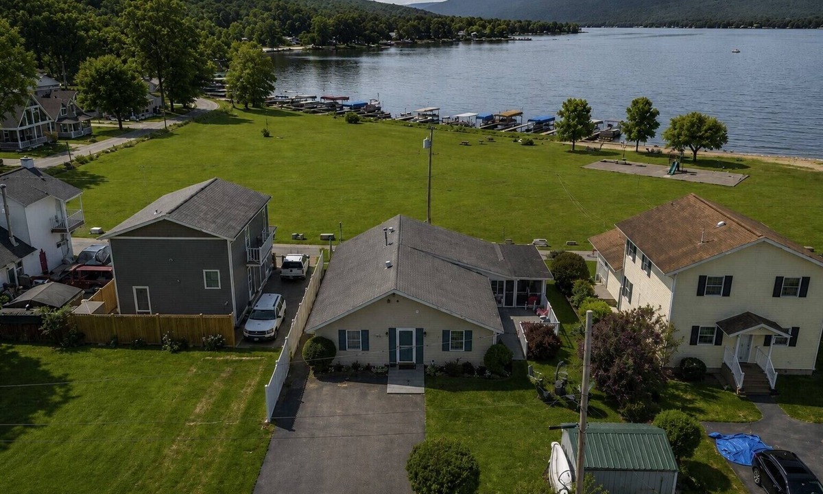 Town of Richmond House | Honeoye Lake | Hot Tub | Kayak | Fire Pit