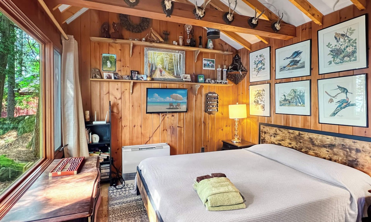 Greenville Cabin | Horizons West Hideaway (Waterfront on Moosehead Lake)