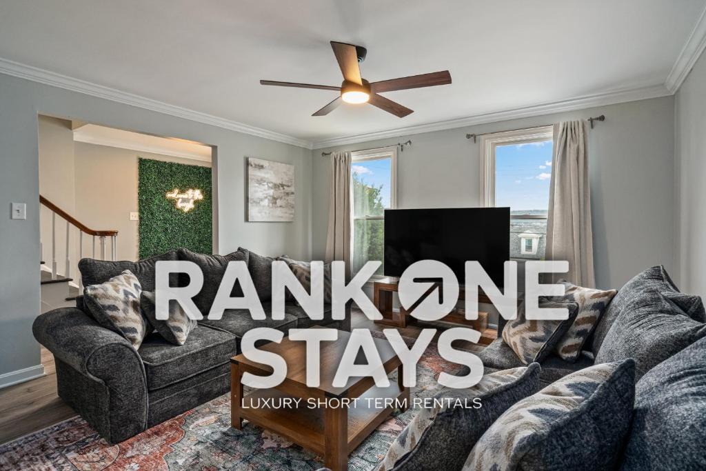South Side Slopes House | Hot Tub Dedicated Parking 14 Guests Games