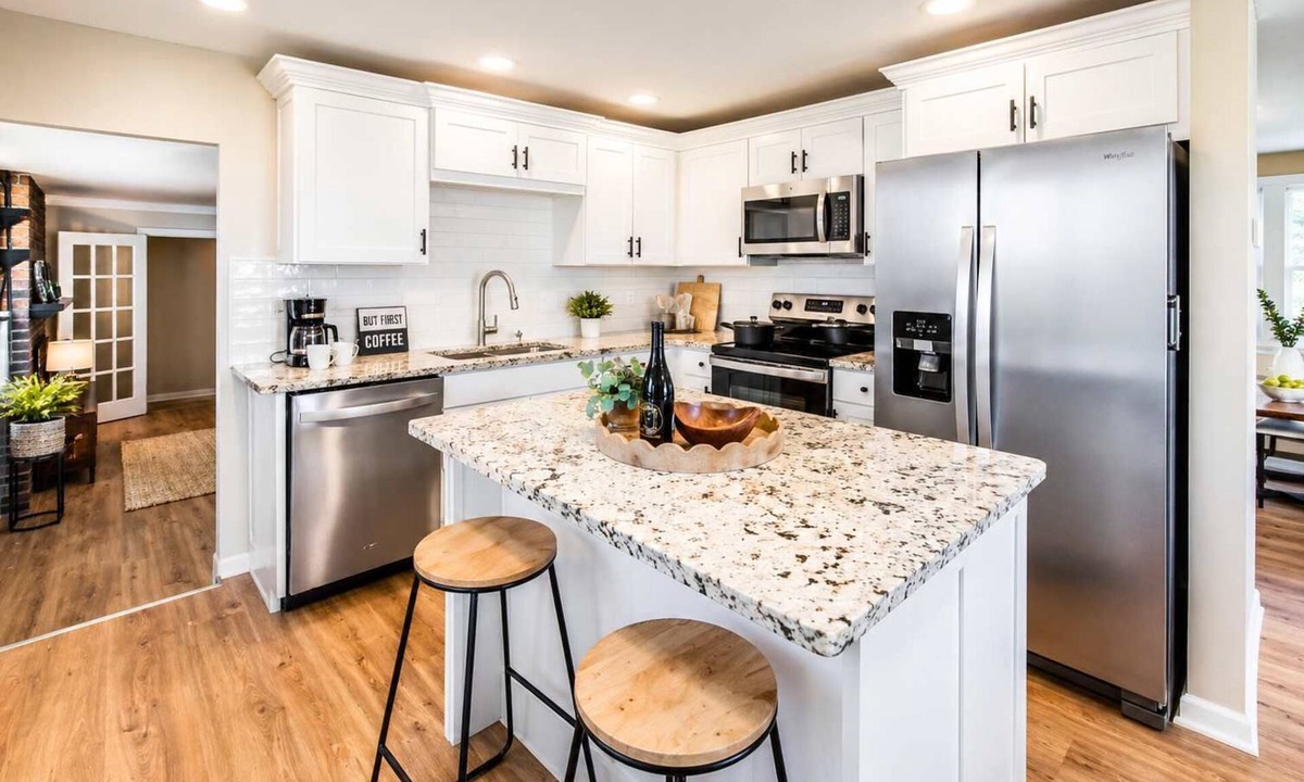 Rochester House | Hot Tub Game Room 5BR Suburb near Everything