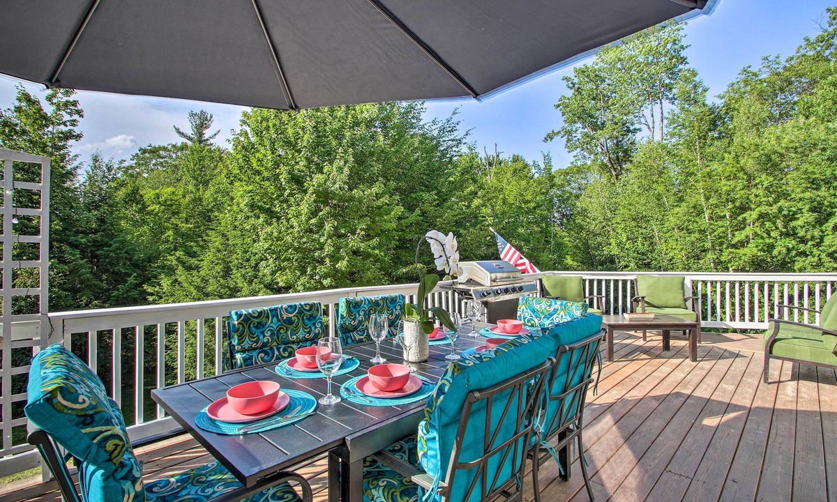 Conway House | Hot Tub & Private Beach Access! North Conway Home