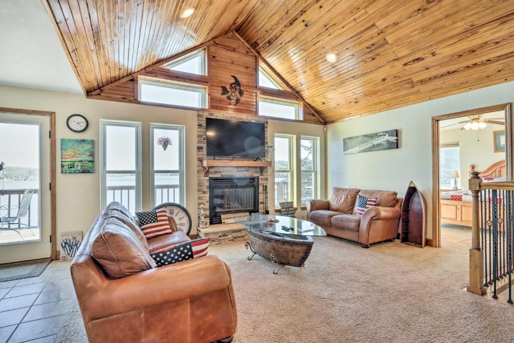 Climax Springs House | House w/Deck Overlooking Lake of the Ozarks!