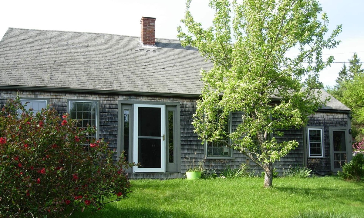 Sullivan House | Ideal Maine artist's retreat, next to Frenchman Bay Conservancy and near Acadia