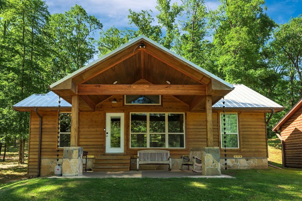 Pickens Cabin | Impressive Cabin Surrounded by Trees in Nashoba, Oklahoma