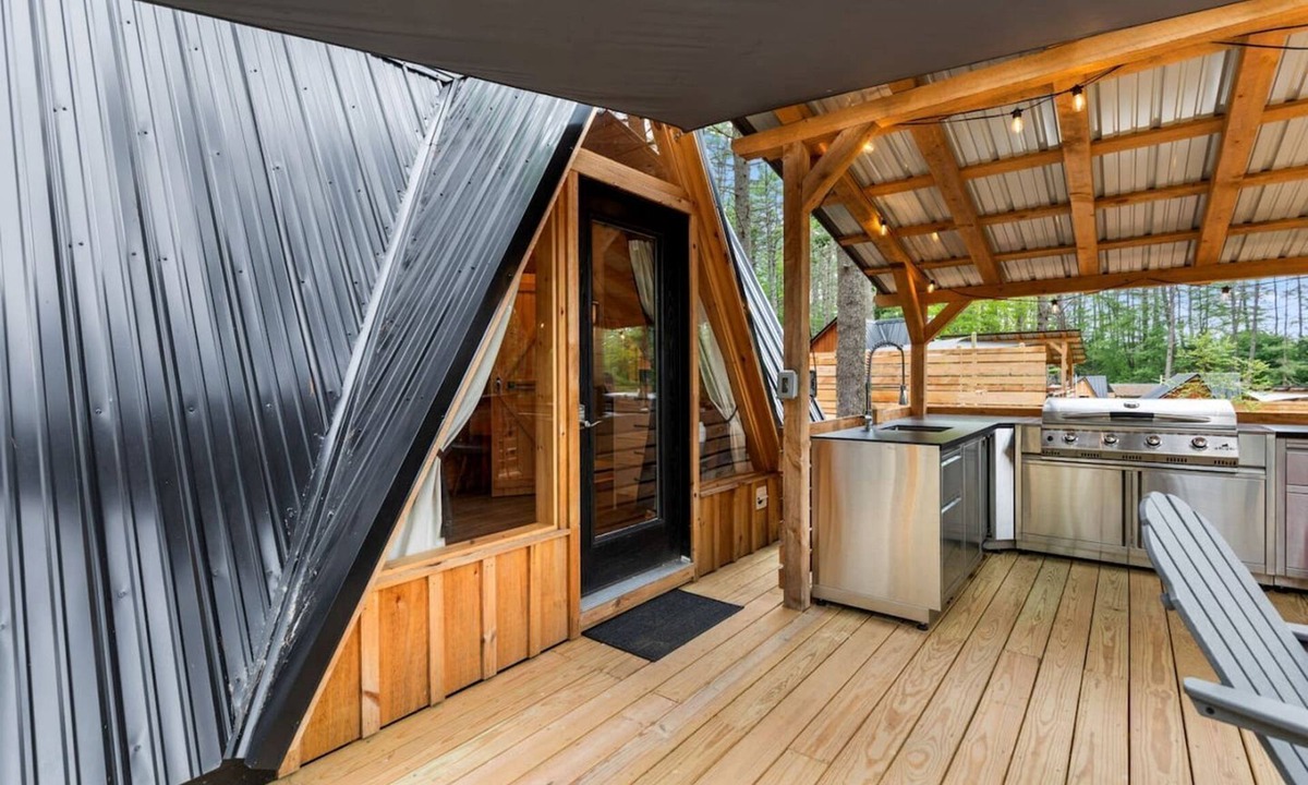 Oxford Cabin | Incredible Design A-Frame with Fully Equipped Deck in Maine