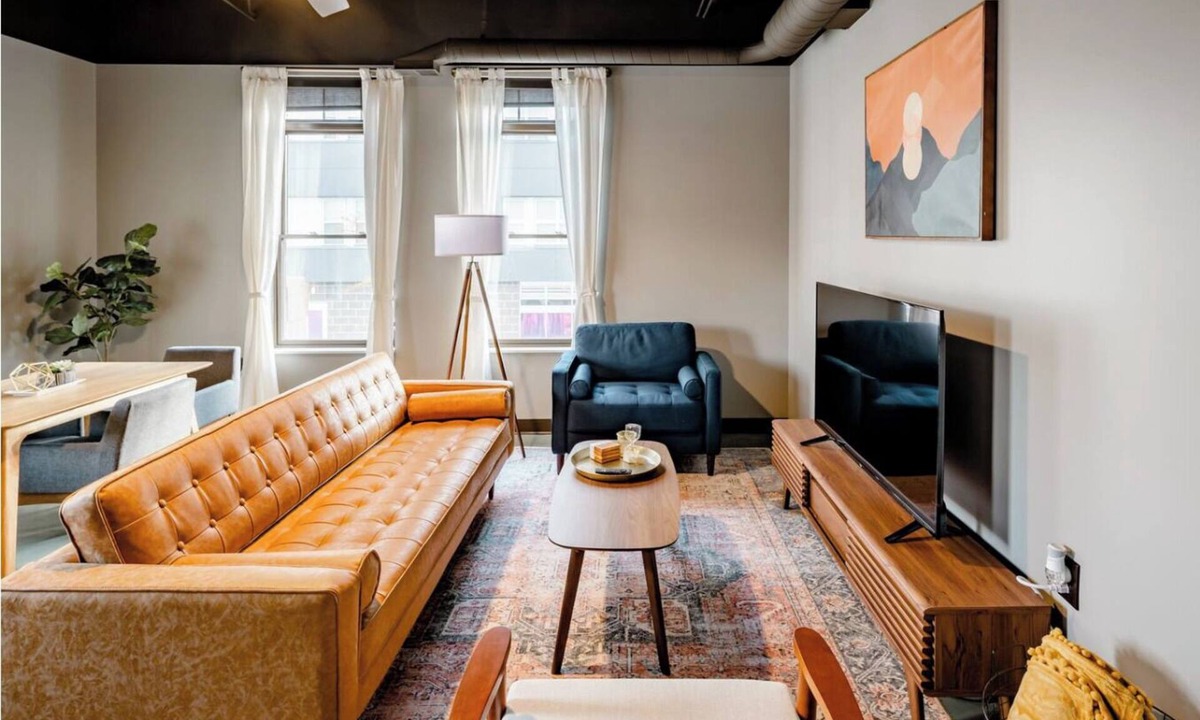 Weinland Park Apartment | Industrial Chic Loft Near OSU & Short North with King Beds, Walkable Stay