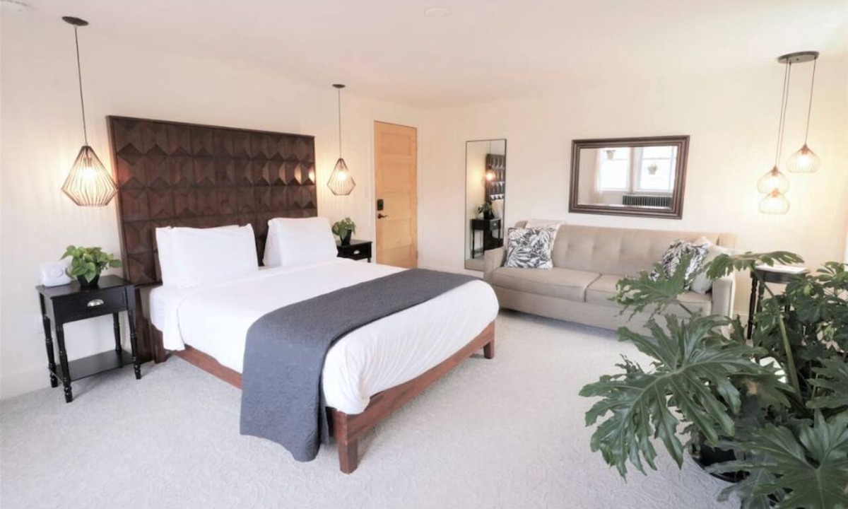 Portland Hotel | Inn at Parkspring 4 - Self Check In - Parking