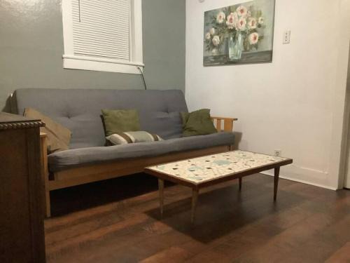 Johnson City Apartment | Intimate PR near Binghamton University. Free Park