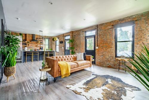 Italian Village House | Jungle House Downtown Columbus - Modern Boutique Suites