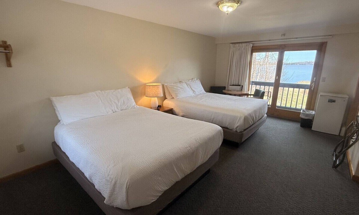 Greenville Junction Bed & Breakfast | Juniper Motel*Double Queen*RM19*Dock*ATV Access*Waterfront*Pet Friendly*Boat Rentals