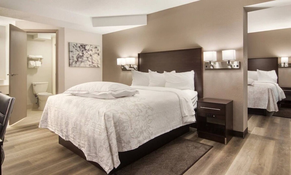 Erie House | Just What You Were Looking For! Free Parking, Pets Allowed