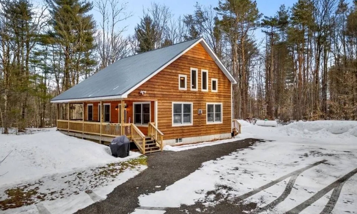 Altmar Cabin | Kasoag Lake lodge-ATV + snowmobile right from your door.Great fishing close by!