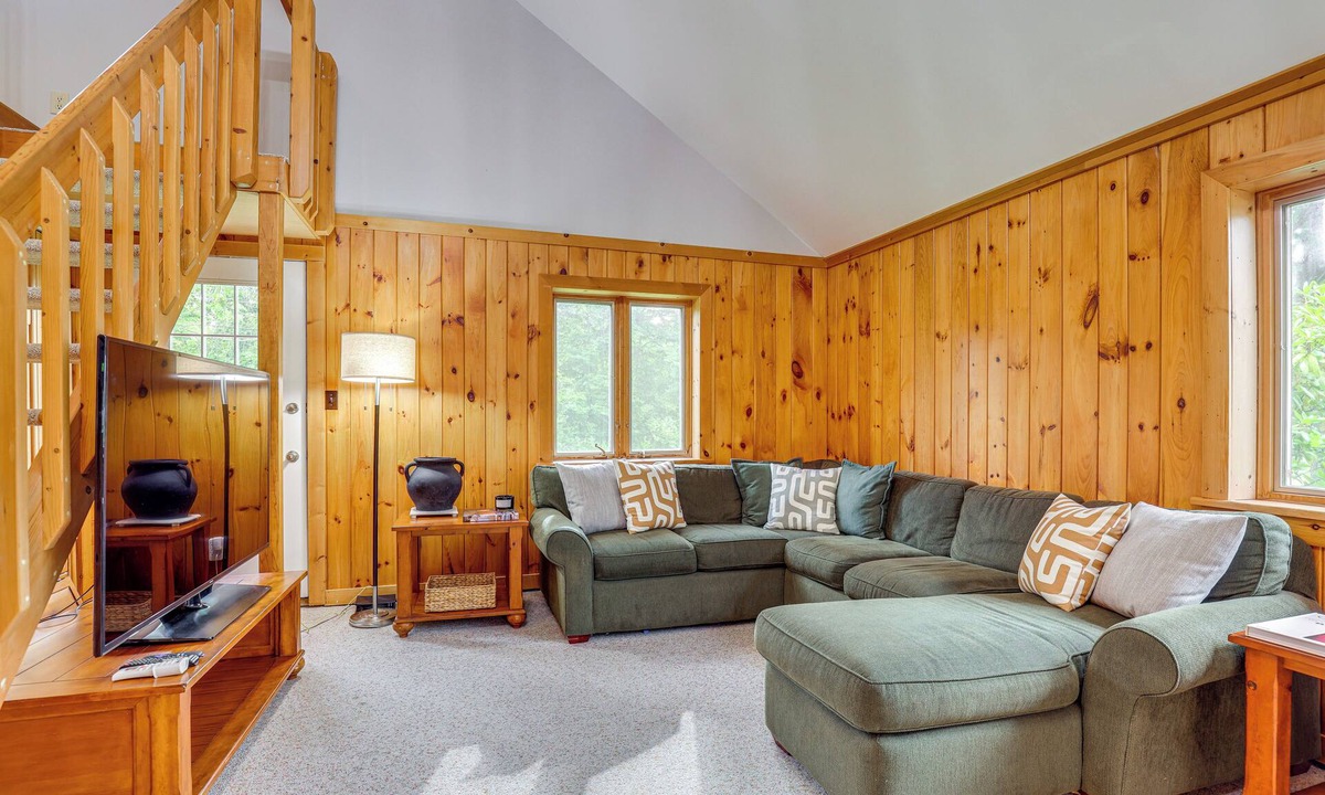 Hammondsport Cabin | Keuka Lake Cabin w/Boat Dock Access & Fire Pit!