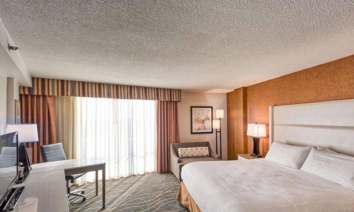 South Portland Hotel | King Room Near Maine Mall w/Heated Indoor Pool & Free Parking