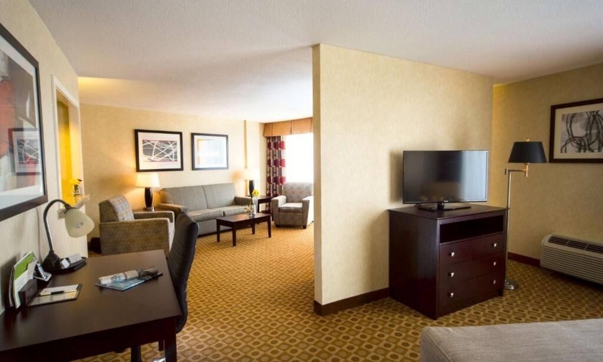 South Portland Hotel | King Room on Premium Floor w/Free Parking l Near Portland Jetport
