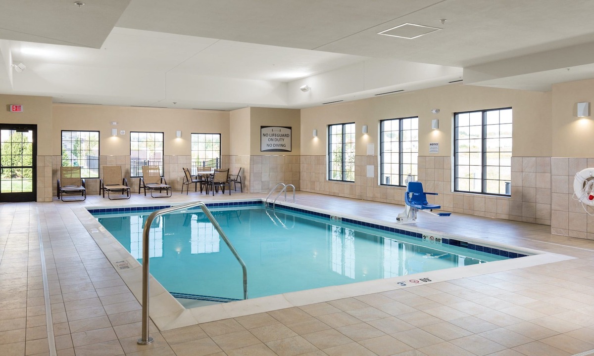 Polaris Apartment | King Suite Near Ohio State University | Free Daily Breakfast + Pool Access