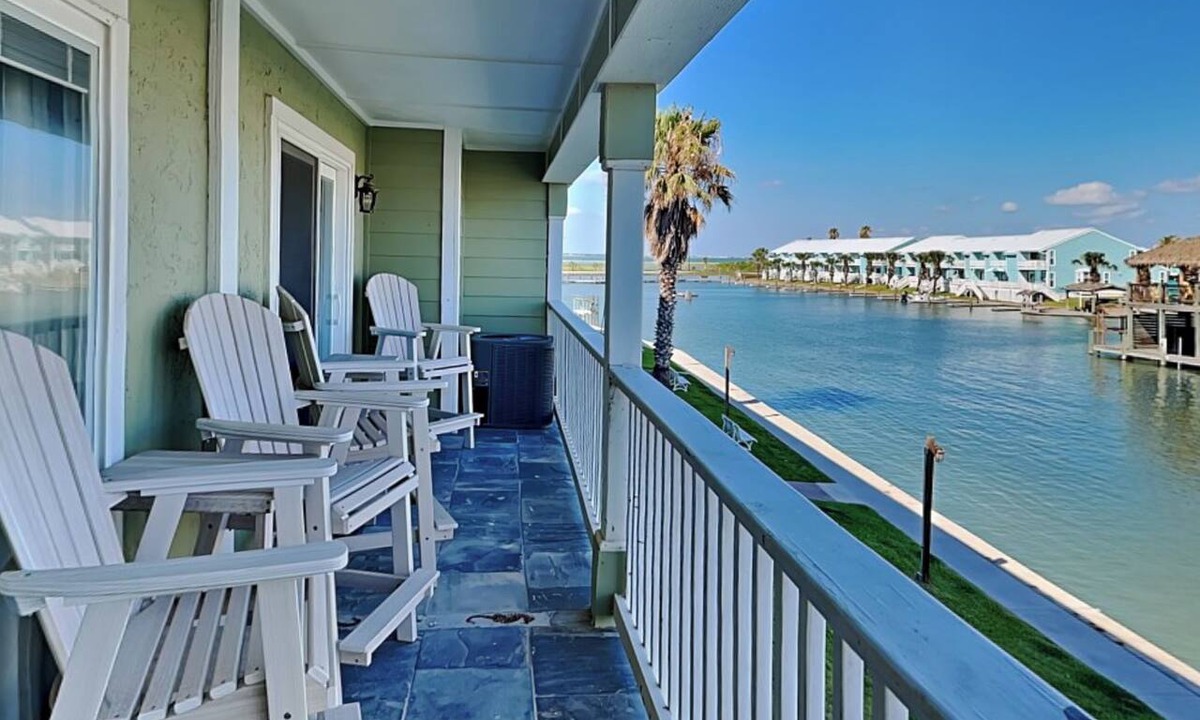 Rockport Condo | Kontiki Beach Resort #222 | Access to Bay & Pool!