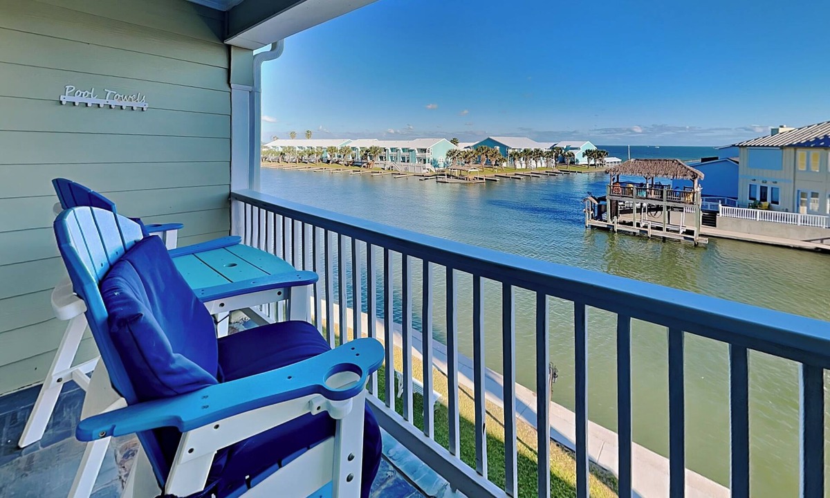 Rockport Condo | Kontiki Beach Resort #314 | Water Views + Pool