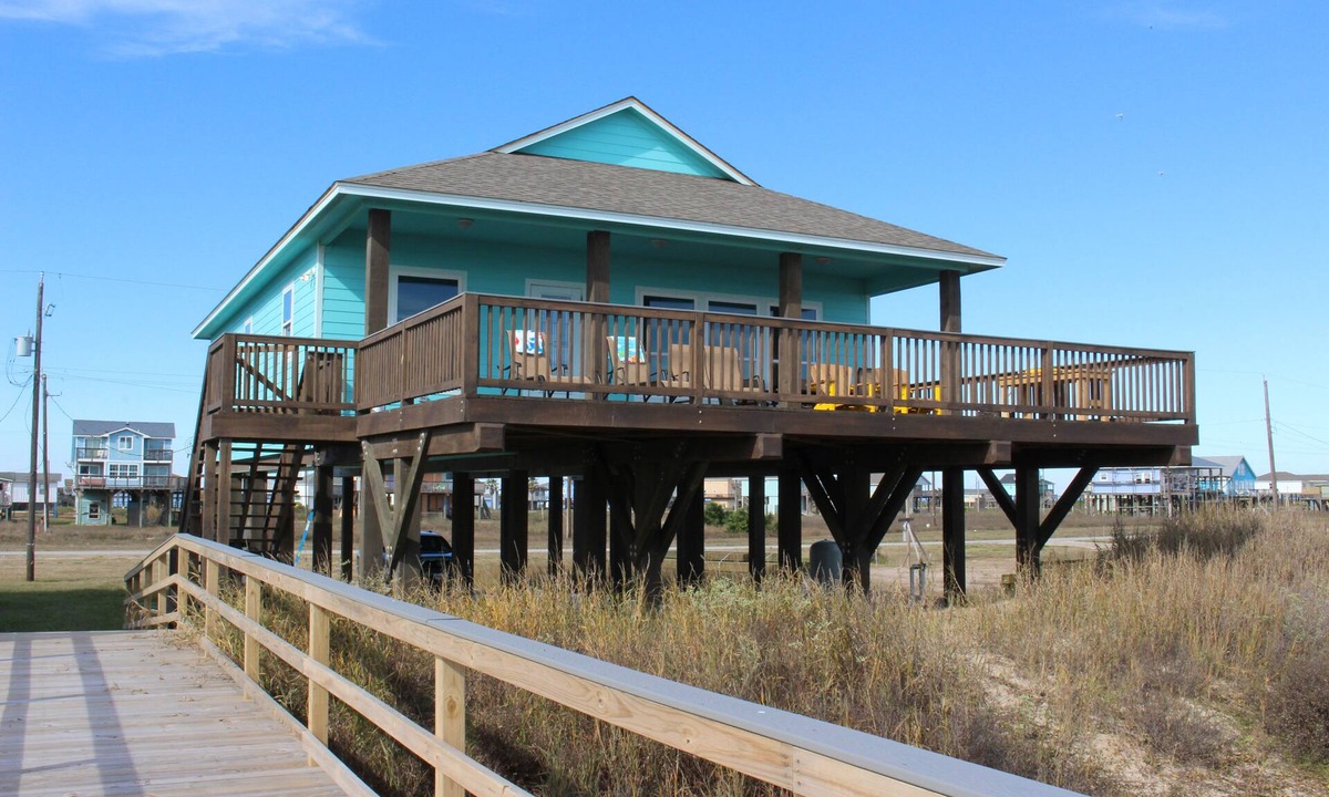 Freeport House | La Belle a BEACHFRONT Escape - Sleeps 12 - 4Bedroom, 4Bath - Dune Walkover