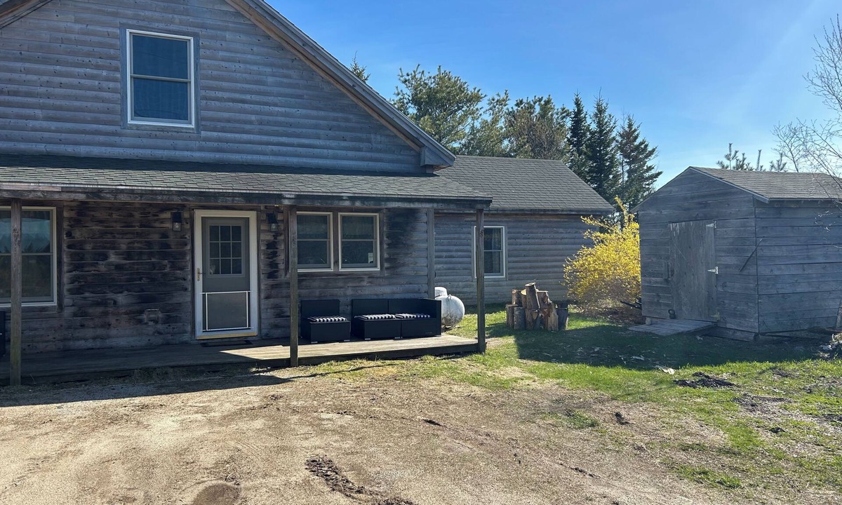 Brooksville House | Ladyslipper Lodge 2 bedroom with loft cozy house for the whole family