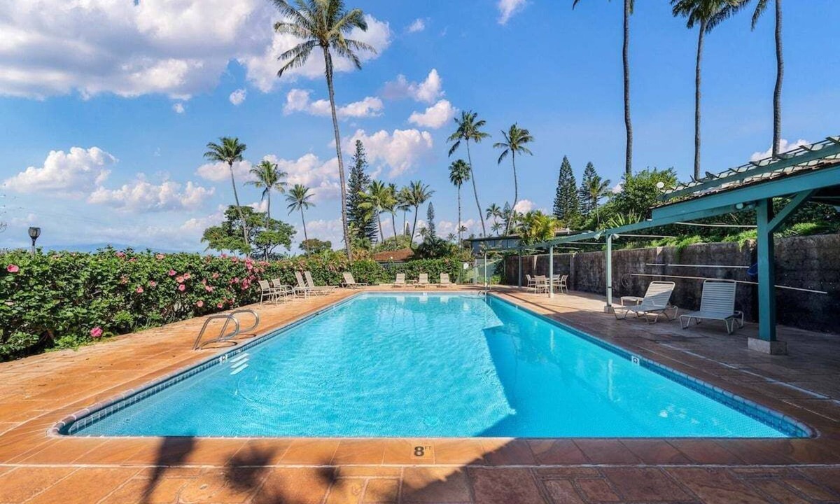 Kaanapali Cottage | Lahaina 2 Bedroom Sleeps 6