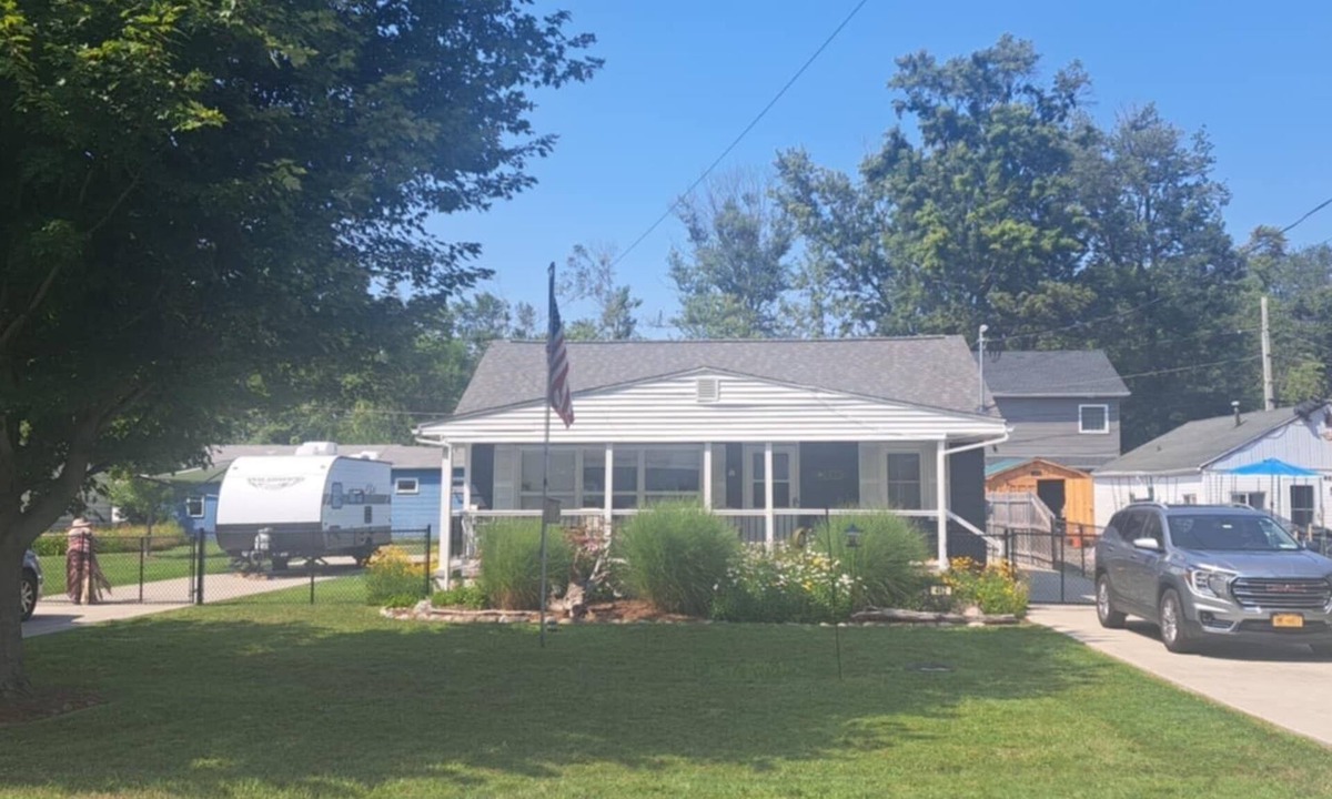 Angola on the Lake House | Lake Erie Beach Getaway @ Angola On The Lake