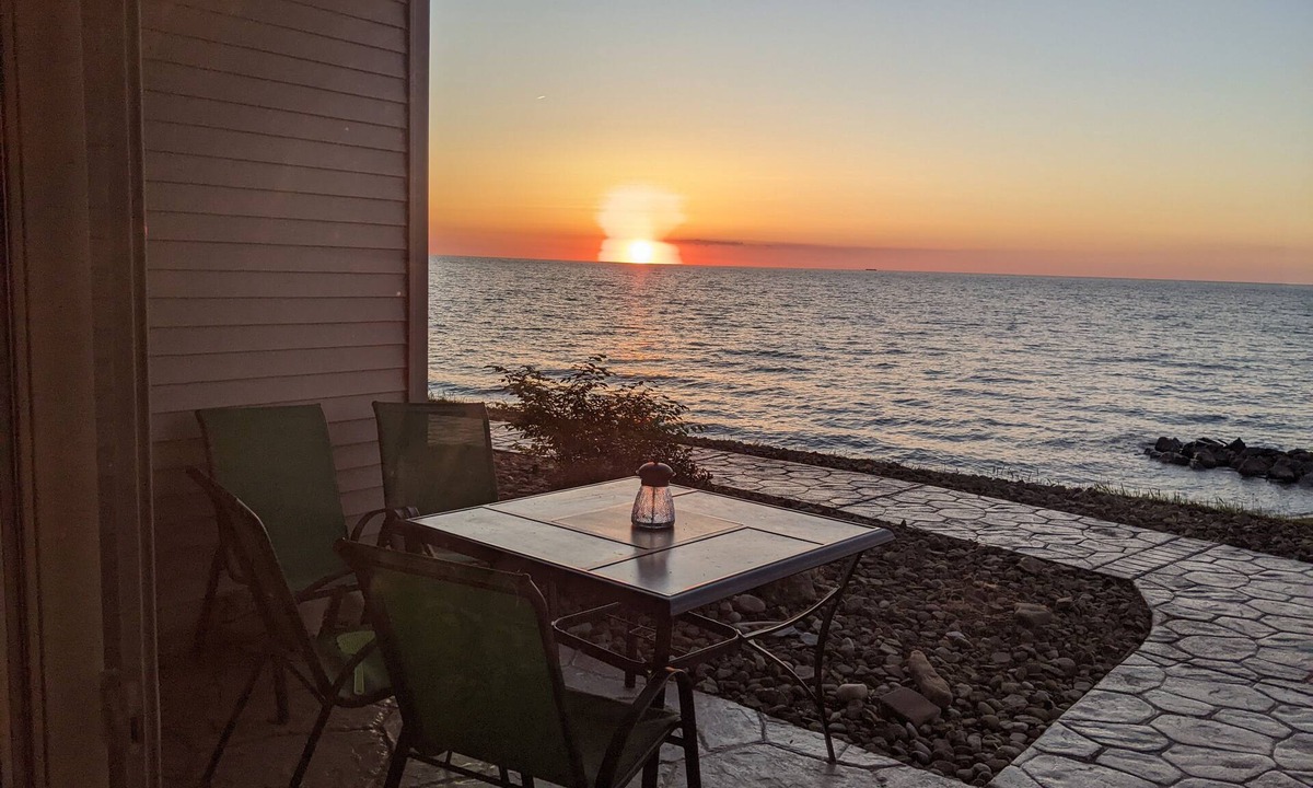 Geneva-on-the-Lake Condo | LAKE ERIE-SISTIBLE CONDO