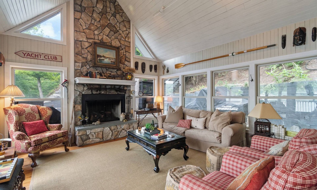 Middlesex Cottage | Lake House Retreat on Beautiful Canandaigua Lake Sleeps 12