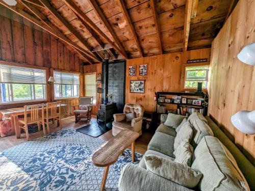 Franklin House | Lake Life Waterfront Cabin NEW