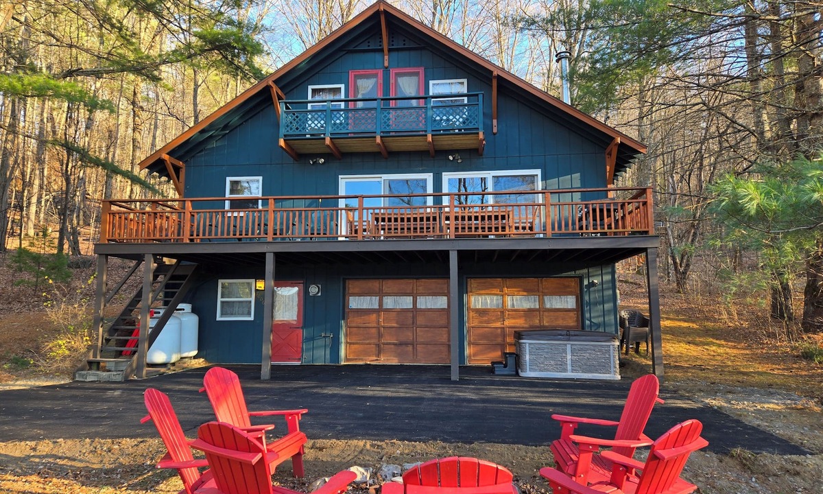 Brant Lake House | Lake side Chalet Brant Lake w/outdoor Hot Tub